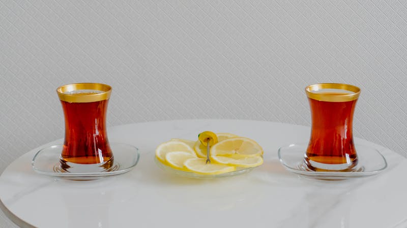 Iced tea served with lemon slice